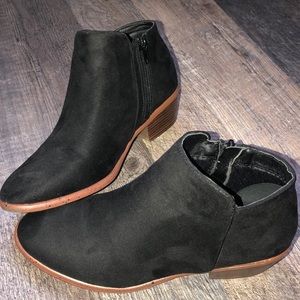 Cute Small Booties,All Black!